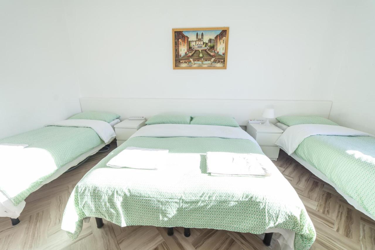 Quarto Quádruplo com Casa de Banho Privativa