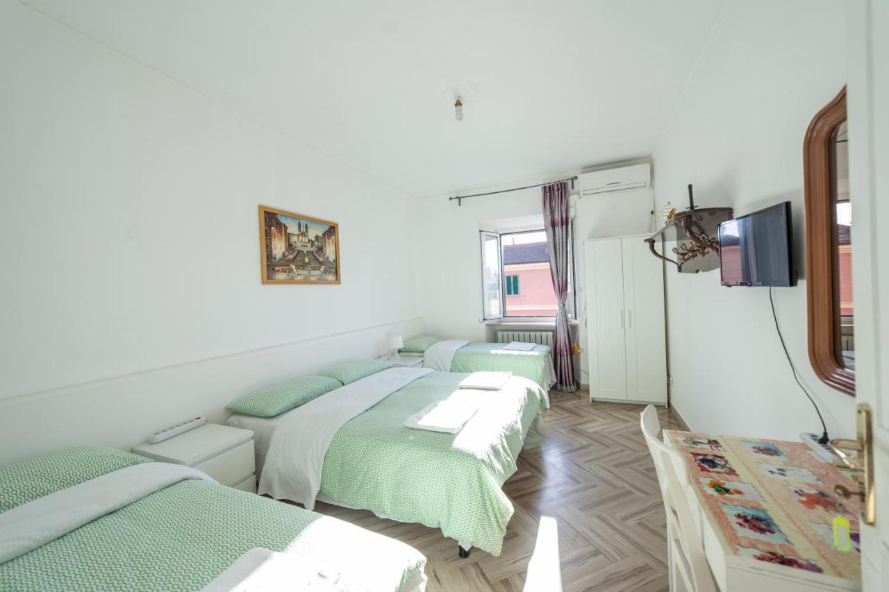 Quadruple Room Private Bathroom